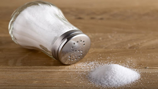 ضررهای زیاد خوردن نمک برای بدن انسان